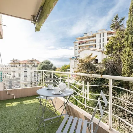Large 3 Bdrs With Balconies & Garage *