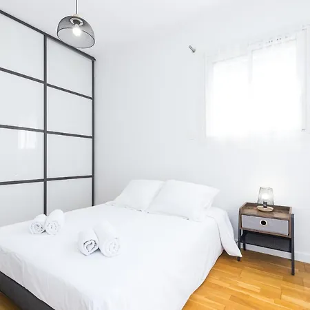 Appartement Large 3 Bdrs With Balconies & Garage