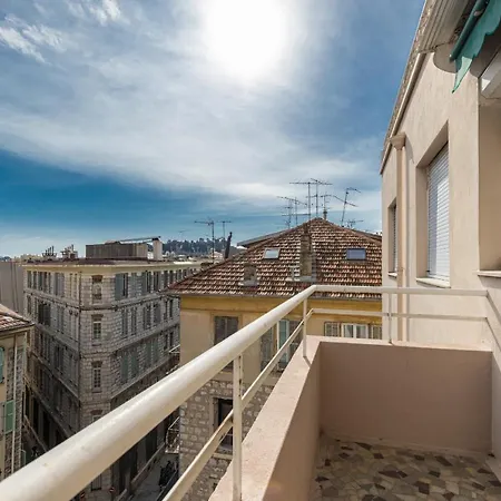 Large 3 Bdrs With Balconies & Garage * Nice