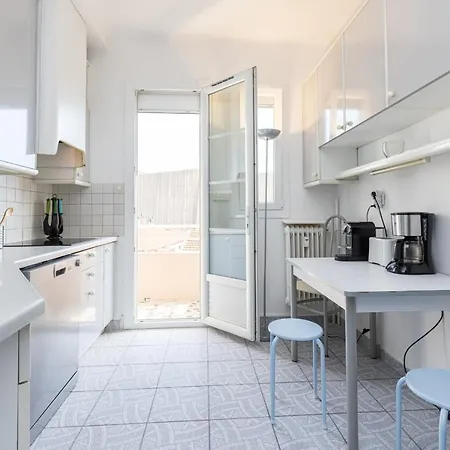 Appartement Large 3 Bdrs With Balconies & Garage *