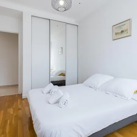 Large 3 Bdrs With Balconies & Garage Appartement *